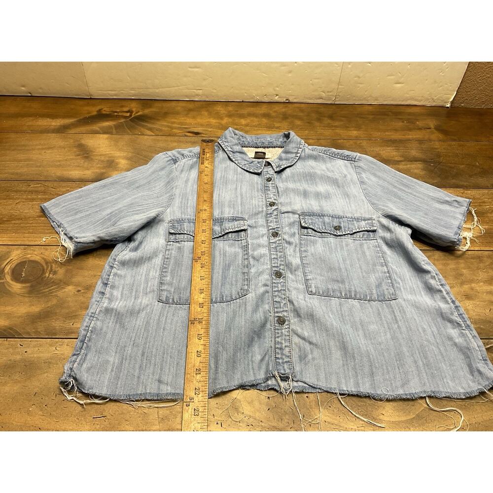 Pilcro Anthropologie Women's Size Medium Blue Denim Button Up Shirt Raw Hem - Picture 4 of 6